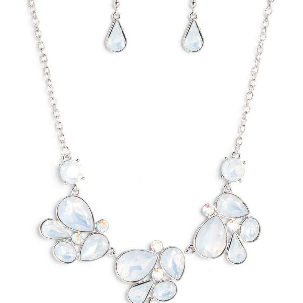 Paparazzi Jewelry Accessories - Everglade Escape - White Necklace - Vintage - Picture 2 of 6